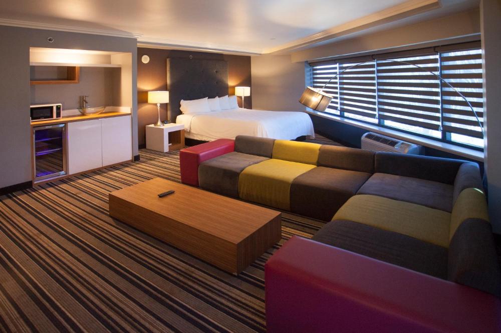King Executive Premier Suite - 1 king bed interior